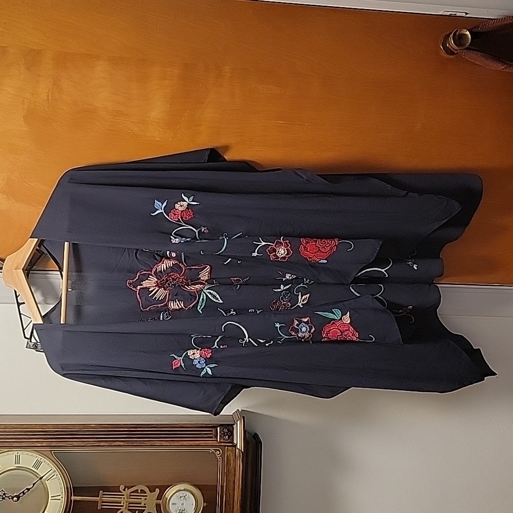 EST. 1946 KIMONOS